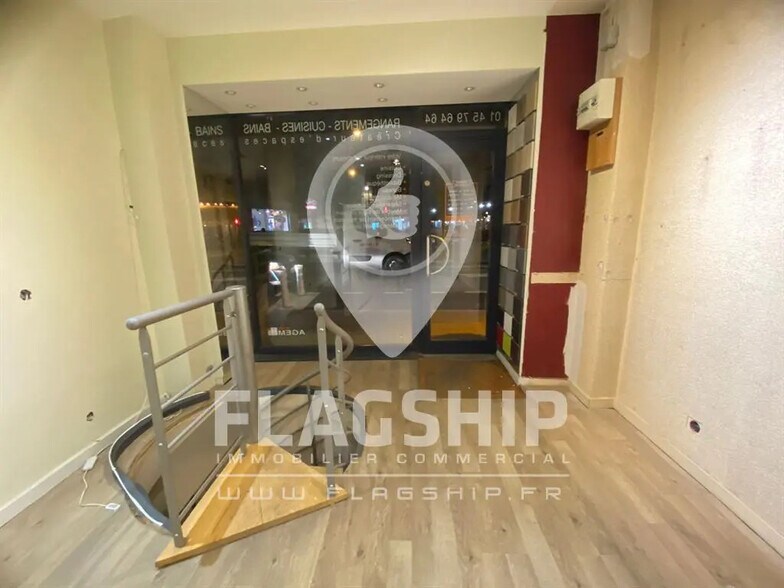 Local commercial dans Paris à vendre - Photo de l’immeuble – Image 2 sur 7