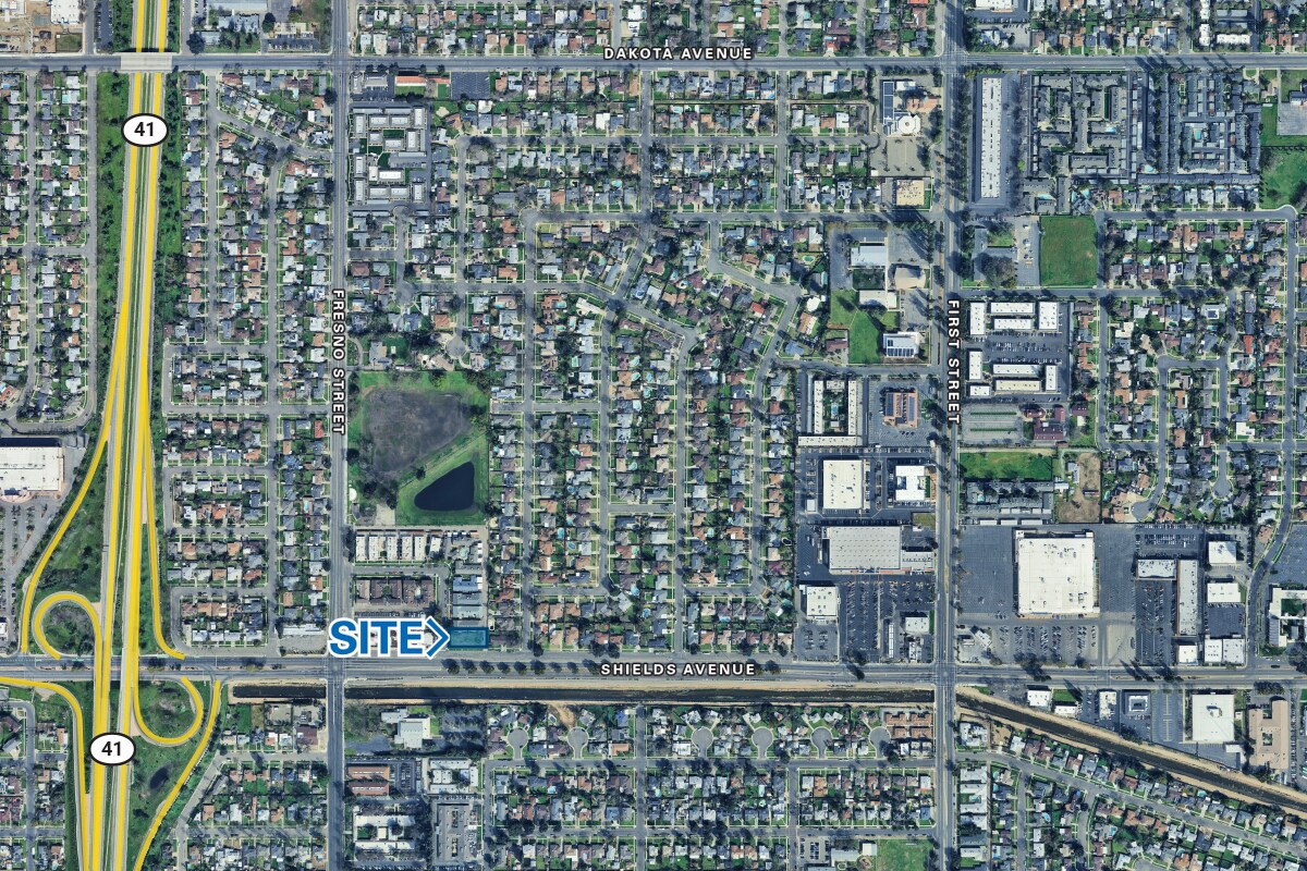 2625 E Shields Ave, Fresno, CA à louer Photo principale– Image 1 sur 2
