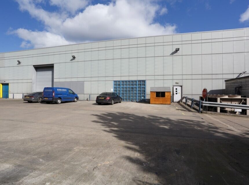 Industriel/Logistique dans Mace Ln, Ashford à louer Photo de l’immeuble– Image 1 sur 4