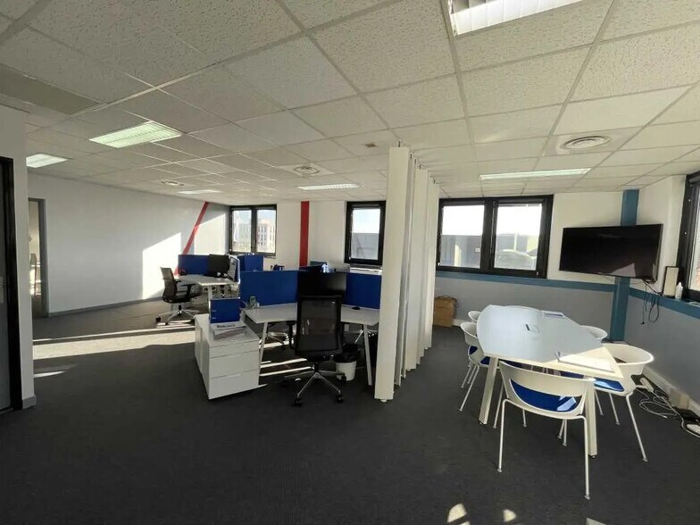 Bureau dans Compiègne à louer - Photo de l’immeuble – Image 3 sur 6