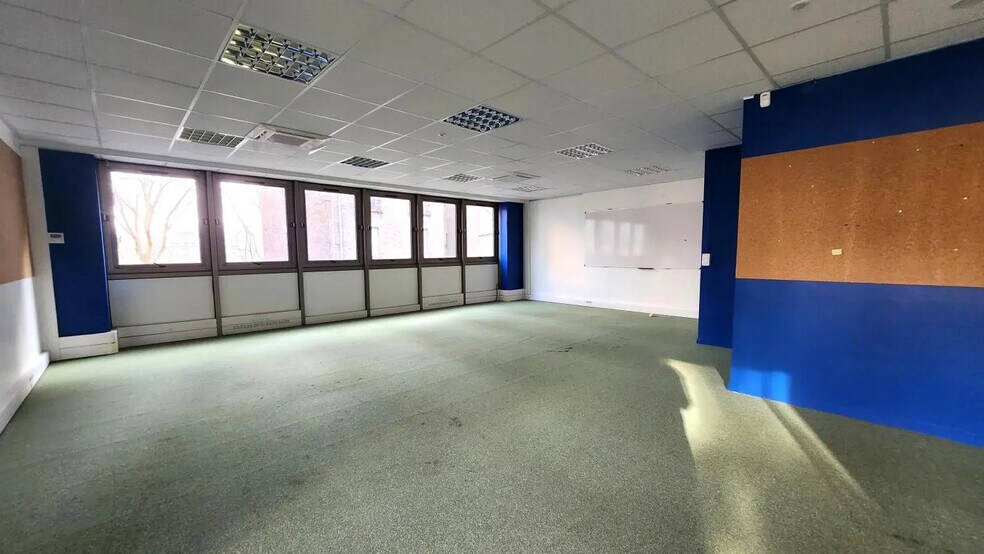 Bureau dans Boulogne-Billancourt à louer - Photo de l’immeuble – Image 3 sur 6