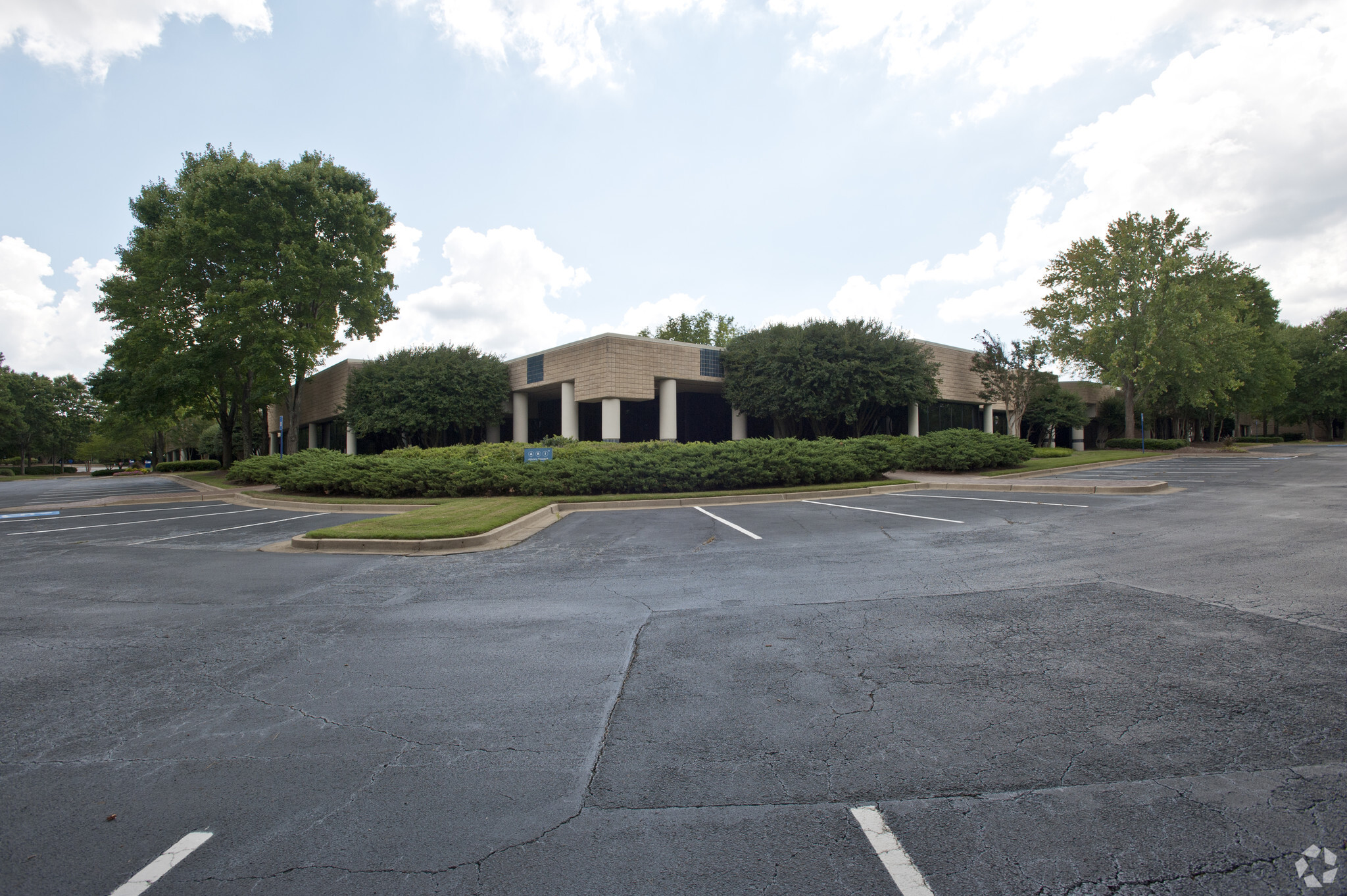 2211 Newmarket Pky SE, Marietta, GA à louer Photo principale– Image 1 sur 10