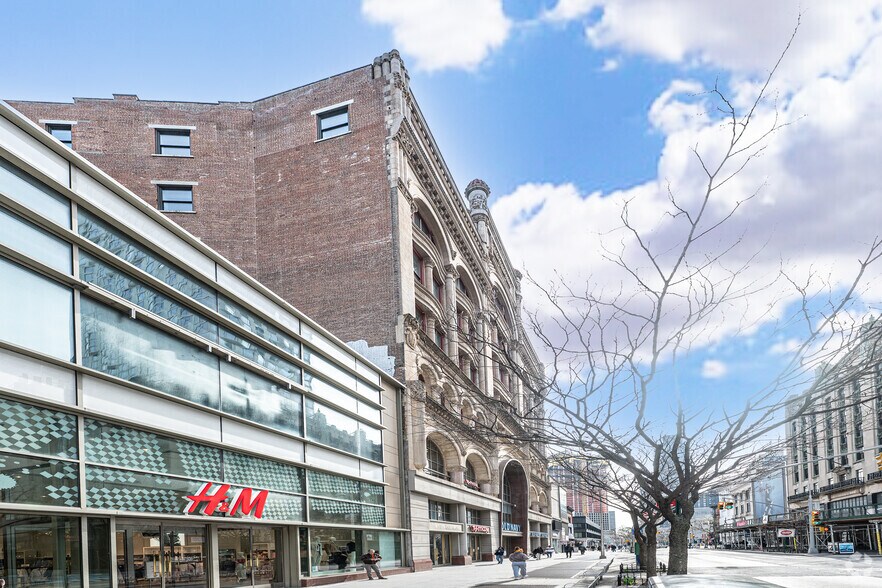 505 Fulton St, Brooklyn, NY à louer - Photo de l’immeuble – Image 2 sur 5