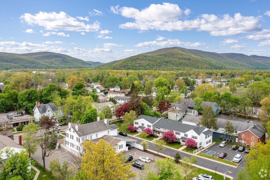 1081 Main St, Fishkill, NY à louer - Aérien – Image 2 sur 3