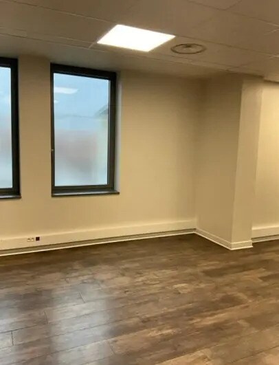 Bureau dans Clichy à louer - Photo de l’immeuble – Image 3 sur 6