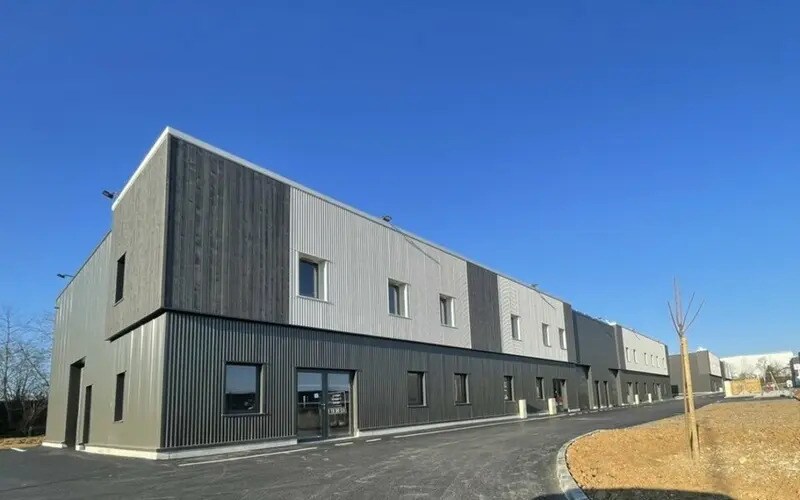 Local d'activités dans Cormelles-le-Royal à vendre Photo de l’immeuble– Image 1 sur 6
