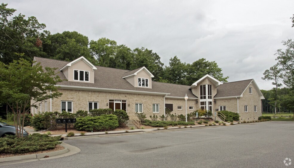 200 City Hall Ave, Poquoson, VA à vendre - Photo de l’immeuble – Image 3 sur 7