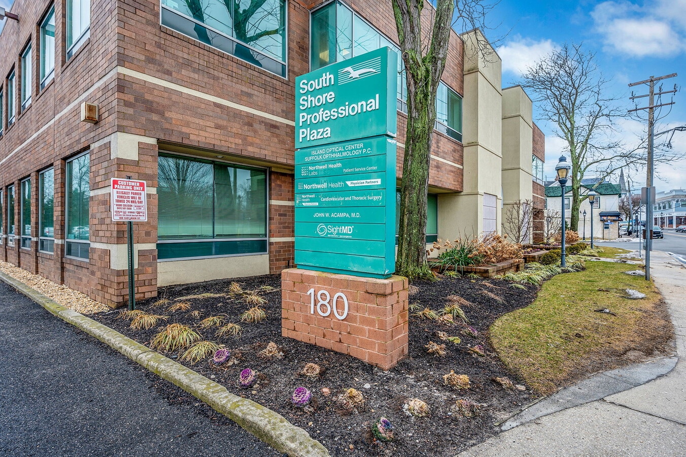 180 E Main St, Bay Shore, NY 11706 - Lot Office -  - Photo intérieure - Image 1 of 23