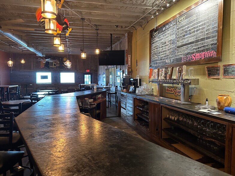 130 E Goodnight Ave, Aransas Pass, TX à vendre - Photo intérieure – Image 3 sur 40