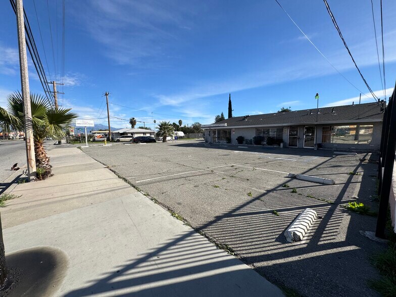 1655-1657 W Base Line St, San Bernardino, CA à louer - Photo de l’immeuble – Image 2 sur 11