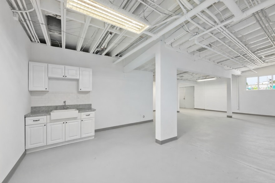 11751 Mississippi, Los Angeles, CA à vendre - Photo de l’immeuble – Image 3 sur 29