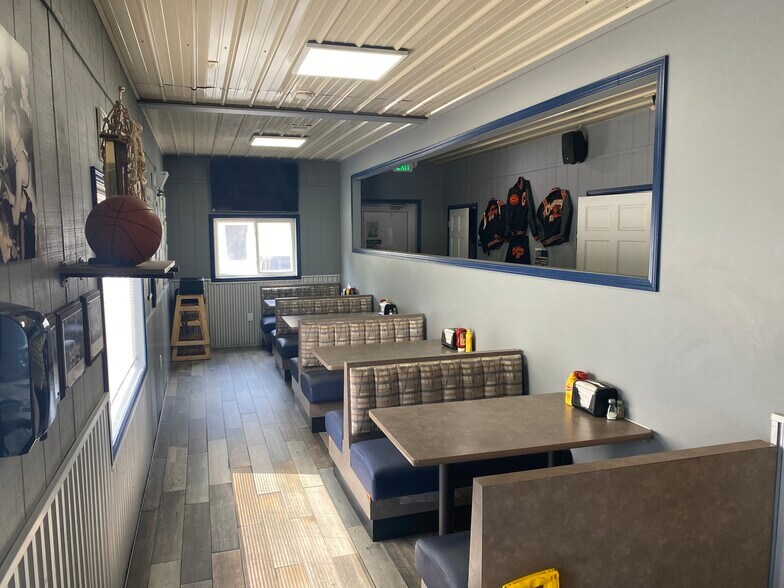 1 N. Main St., Chrisney, IN à vendre - Photo de l’immeuble – Image 3 sur 7