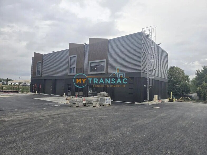 Local d'activités dans Courtry à vendre - Photo de l’immeuble – Image 2 sur 9