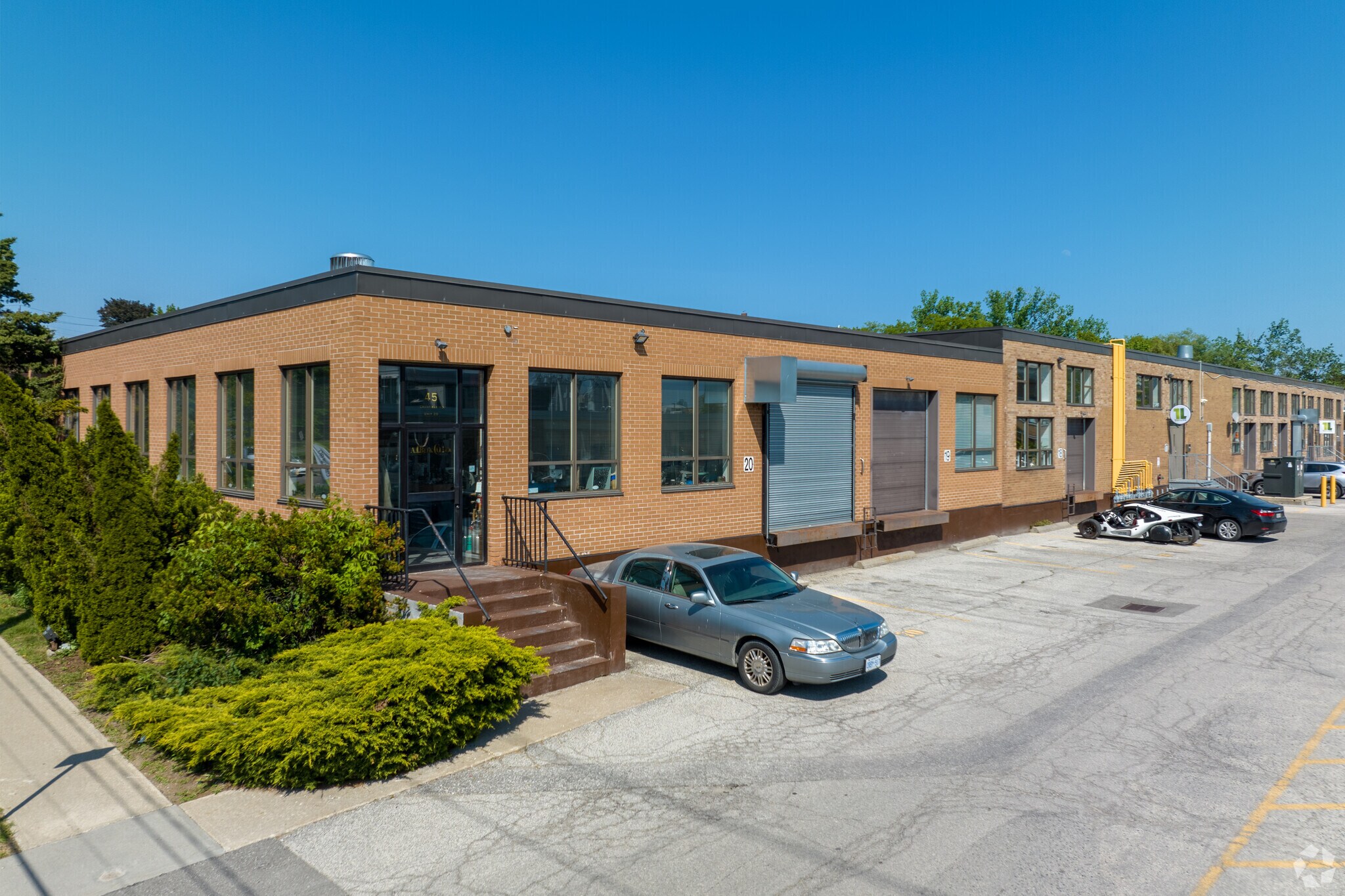 45 Cranfield Rd, Toronto, ON à louer Photo de l’immeuble– Image 1 sur 6