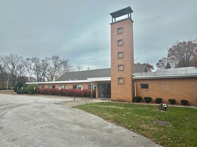 5723-5733 Hopkins Rd, Mentor, OH à vendre - Photo de l’immeuble – Image 2 sur 5