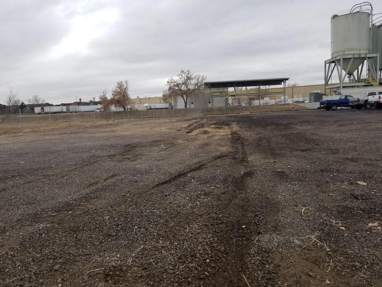 260 E 54th Ave, Denver, CO à louer - Photo de l’immeuble – Image 1 sur 1