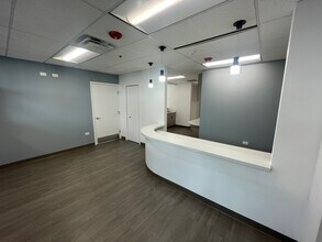 1020 E Ogden Ave, Naperville, IL à louer Photo intérieure– Image 1 sur 14