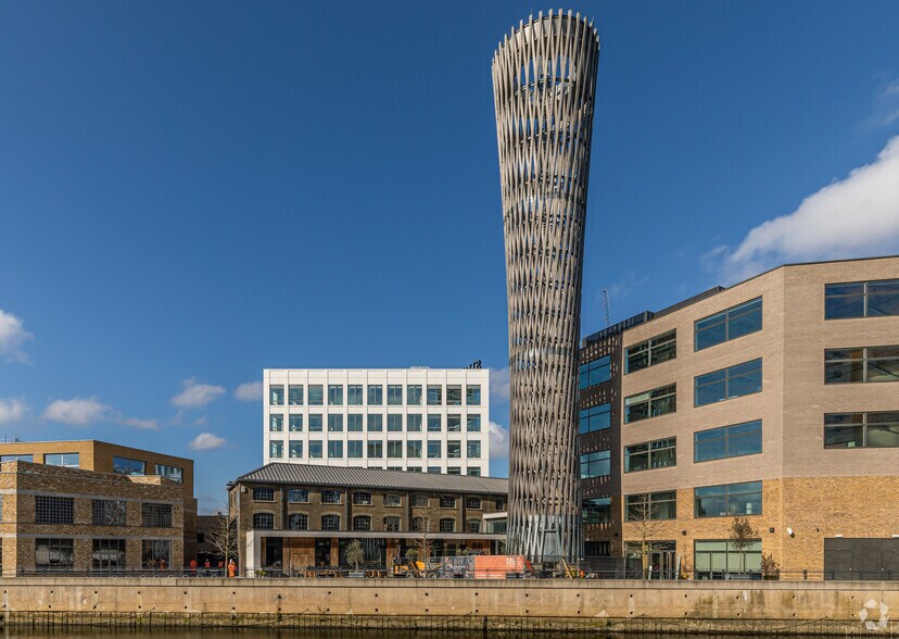 1 Sugar House Ln, Londres à louer - Photo de l’immeuble – Image 2 sur 104