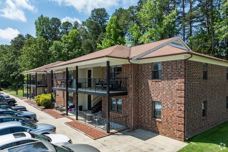323 W Trollinger Ave, Elon, NC à vendre - Photo de l’immeuble – Image 2 sur 4