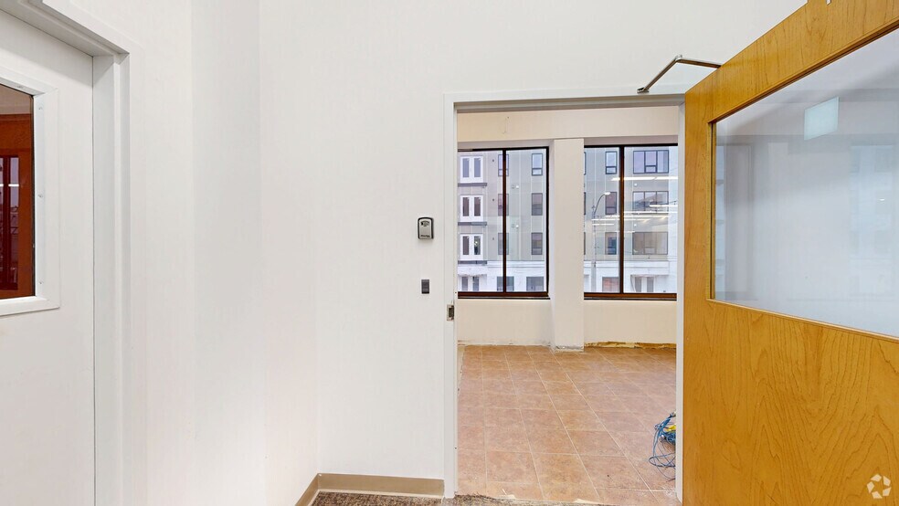 6677-6683 Delmar Blvd, University City, MO à louer - Numérisation 3D Matterport – Image 2 sur 12