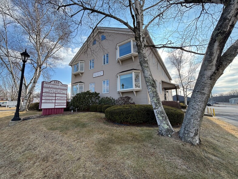 133 Mountain Rd, Suffield, CT à louer - Photo de l’immeuble – Image 1 sur 24