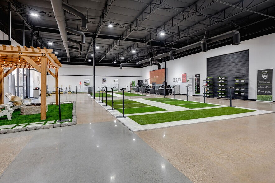8811 John W Carpenter Fwy, Dallas, TX à louer - Photo de l’immeuble – Image 3 sur 8
