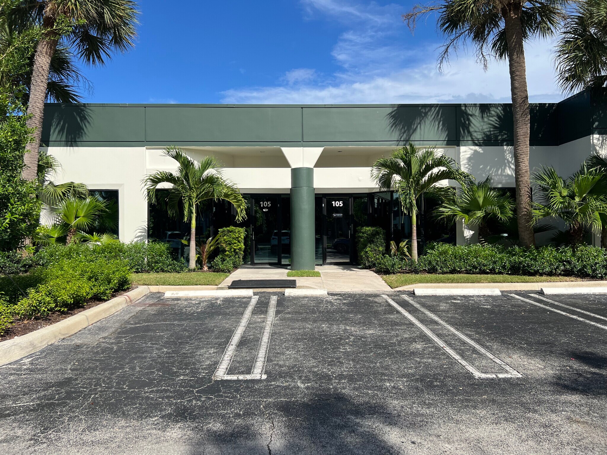 901 Northpoint Pky, West Palm Beach, FL à louer Photo de l’immeuble– Image 1 sur 7