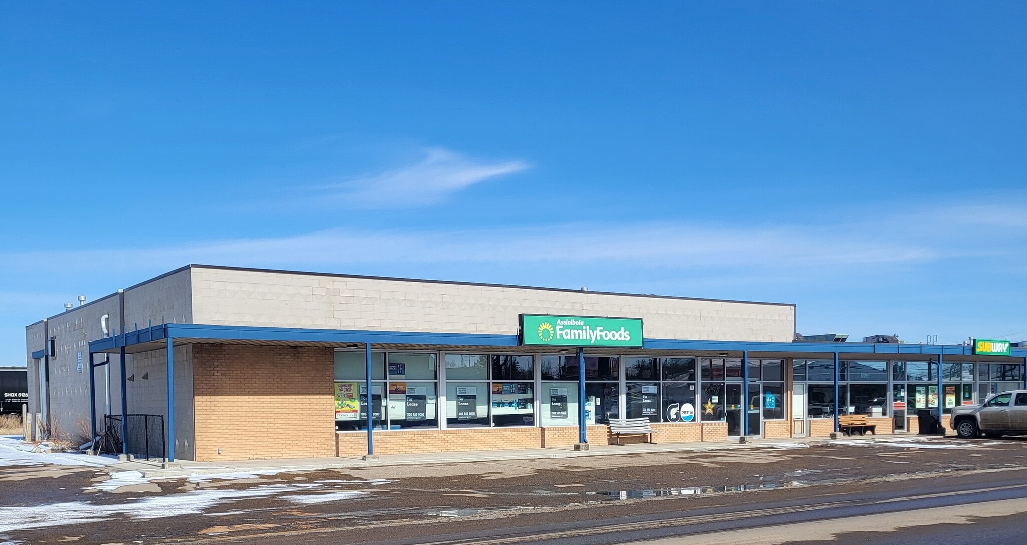 100 1st Ave W, Assiniboia, SK à louer Photo principale– Image 1 sur 5