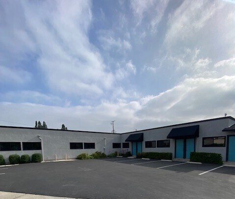 160 Centennial Way, Tustin, CA à louer - Photo de l’immeuble – Image 3 sur 6