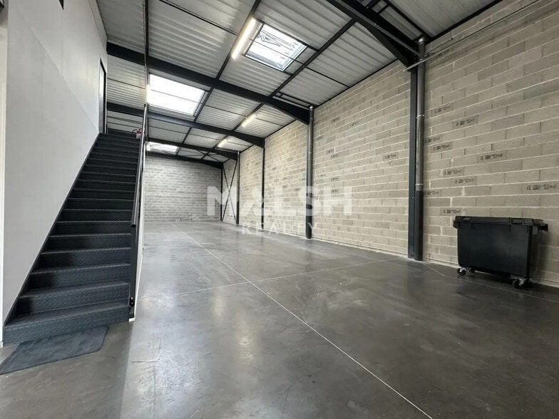 Bureau dans Genas à louer - Photo de l’immeuble – Image 2 sur 13