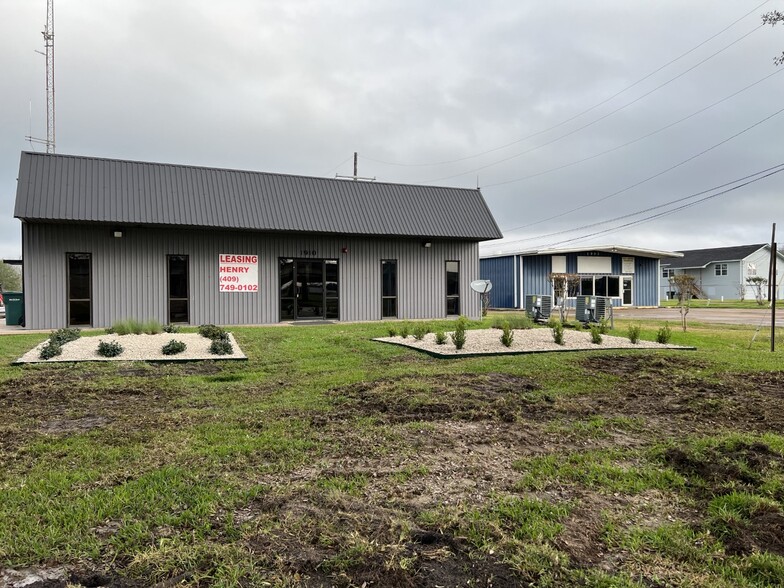 1910 W Cardinal Dr, Beaumont, TX à louer - Photo de l’immeuble – Image 1 sur 9