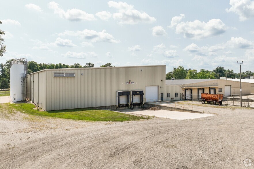 240 E Industrial Pky, Fayette, OH à louer - Photo de l’immeuble – Image 3 sur 23