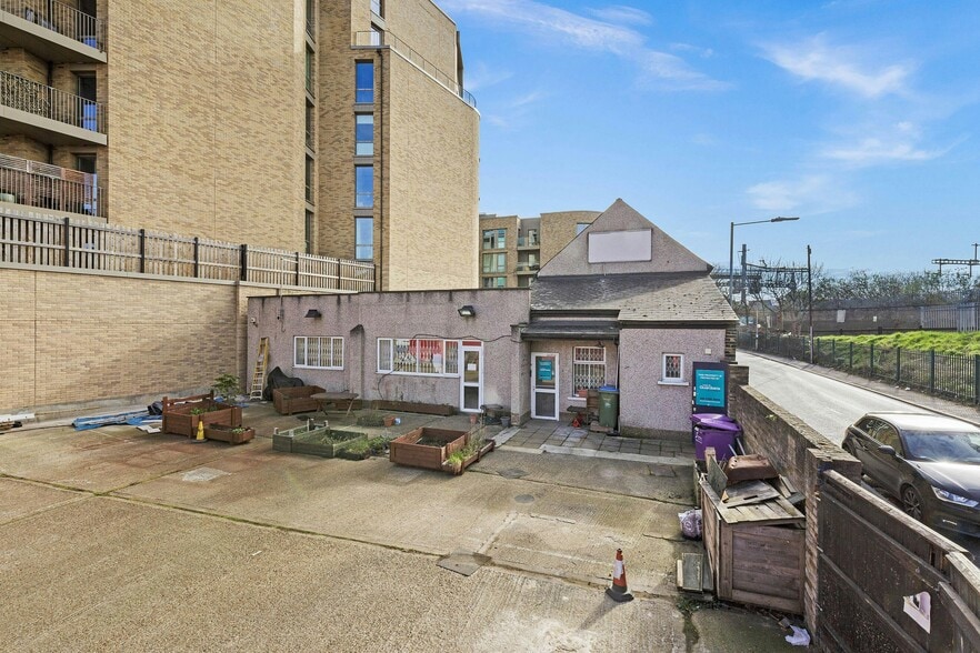Tavistock Rd, West Drayton à louer - Photo de l’immeuble – Image 1 sur 8