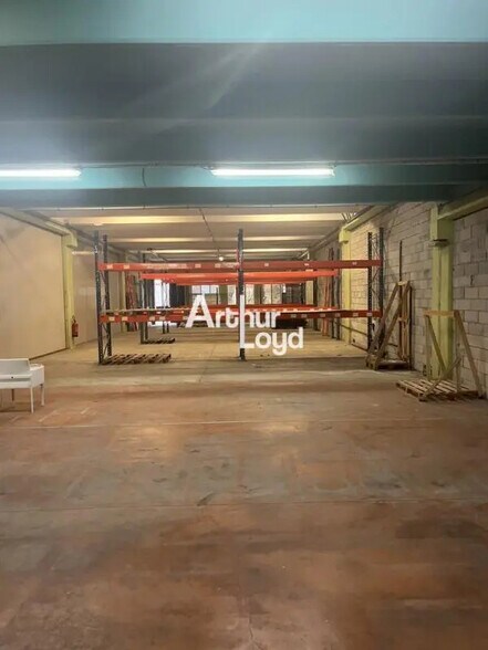 Local d’activités dans Vallauris à louer - Photo de l’immeuble – Image 1 sur 4