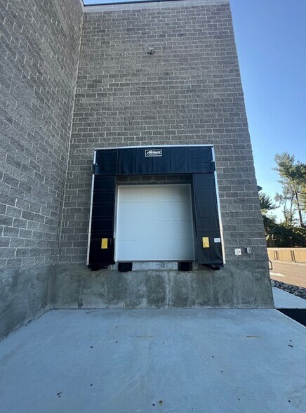 131 Fairfield Rd, Fairfield, NJ à louer - Photo de l’immeuble – Image 3 sur 12