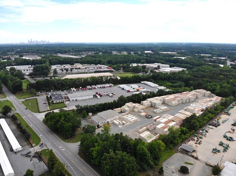 7121 Statesville Rd, Charlotte, NC à louer - Photo de l’immeuble – Image 1 sur 12