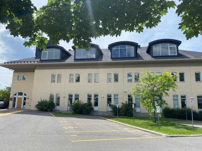 780 Echo Dr, Ottawa, ON à louer - Photo de l’immeuble – Image 1 sur 1