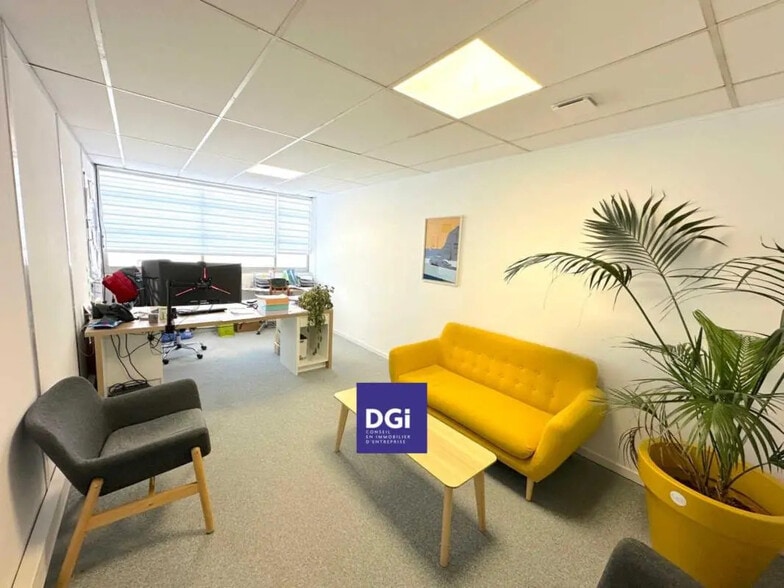 Bureau dans Nîmes à vendre - Photo intérieure – Image 2 sur 5