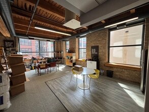 303 W Erie St, Chicago, IL à louer Photo intérieure– Image 2 sur 12