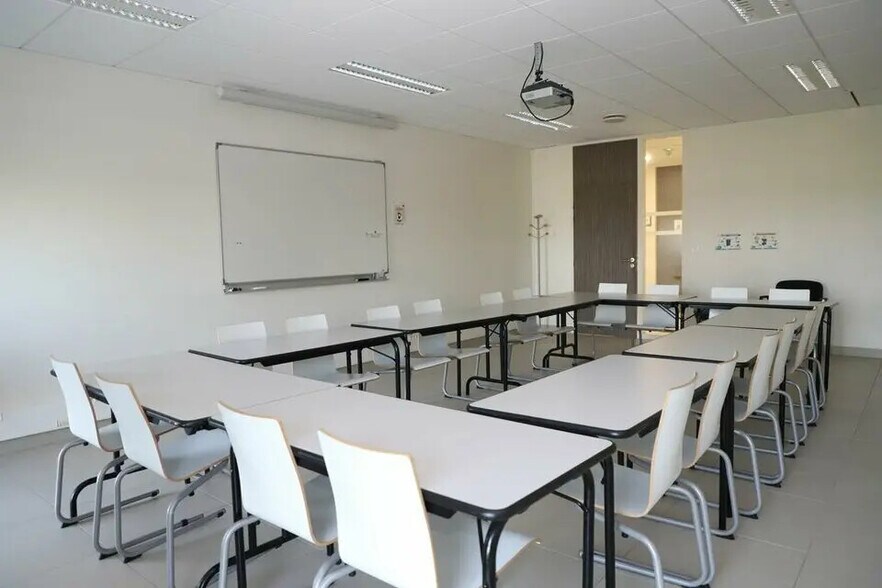 Bureau dans Chauny à louer - Photo de l’immeuble – Image 2 sur 5