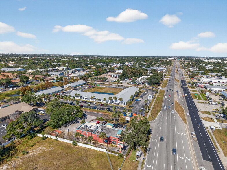 11350 66th St N, Largo, FL à louer - Photo de l’immeuble – Image 3 sur 27