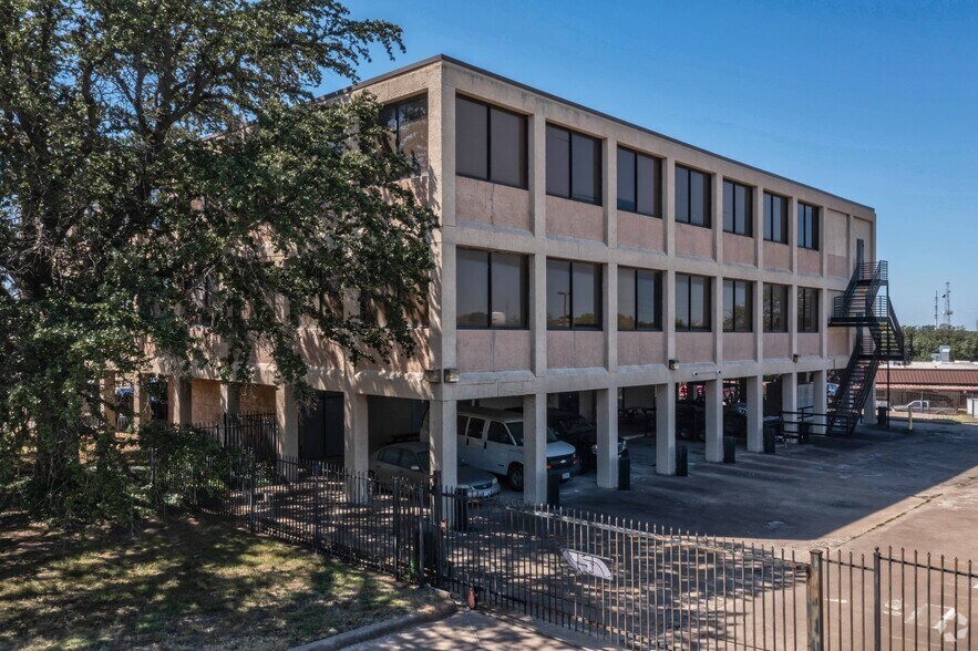 1525 Viceroy Dr, Dallas, TX à vendre - Photo de l’immeuble – Image 3 sur 4