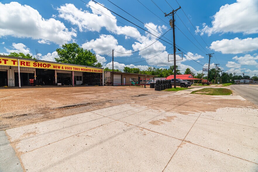 2038 N Main St, Paris, TX à vendre - Photo de l’immeuble – Image 2 sur 18
