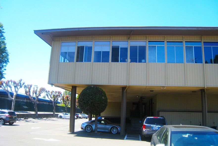 180 Harbor Dr, Sausalito, CA à louer - Photo de l’immeuble – Image 2 sur 8