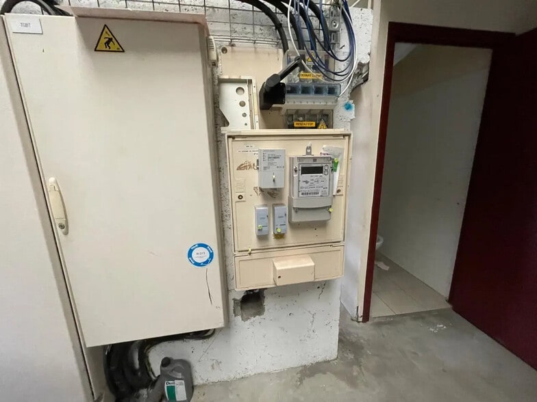 Local d’activités dans Saint-Étienne-du-Rouvray à louer - Photo de l’immeuble – Image 2 sur 23