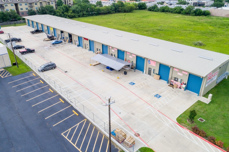 9351 Boone Rd, Houston, TX à louer - Photo de l’immeuble – Image 2 sur 13
