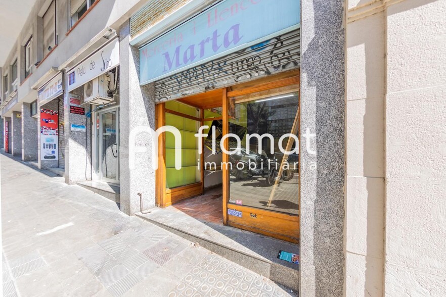 Immeuble residentiel dans Barcelone, Barcelona à vendre - Photo principale – Image 1 sur 4