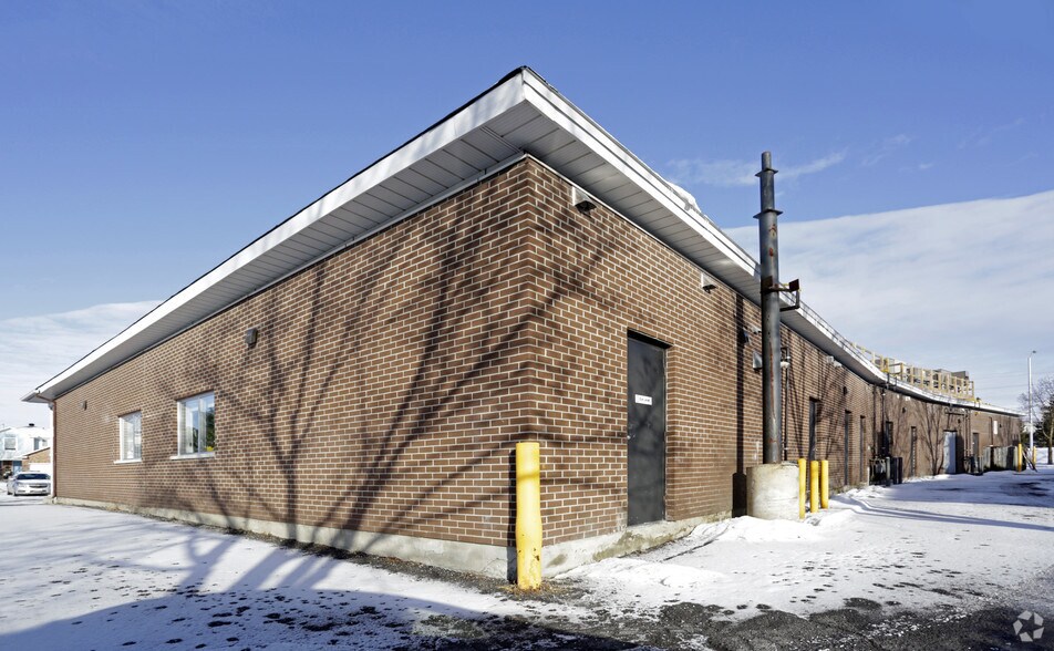 1 Tartan Dr, Ottawa, ON à louer - Photo de l’immeuble – Image 3 sur 7