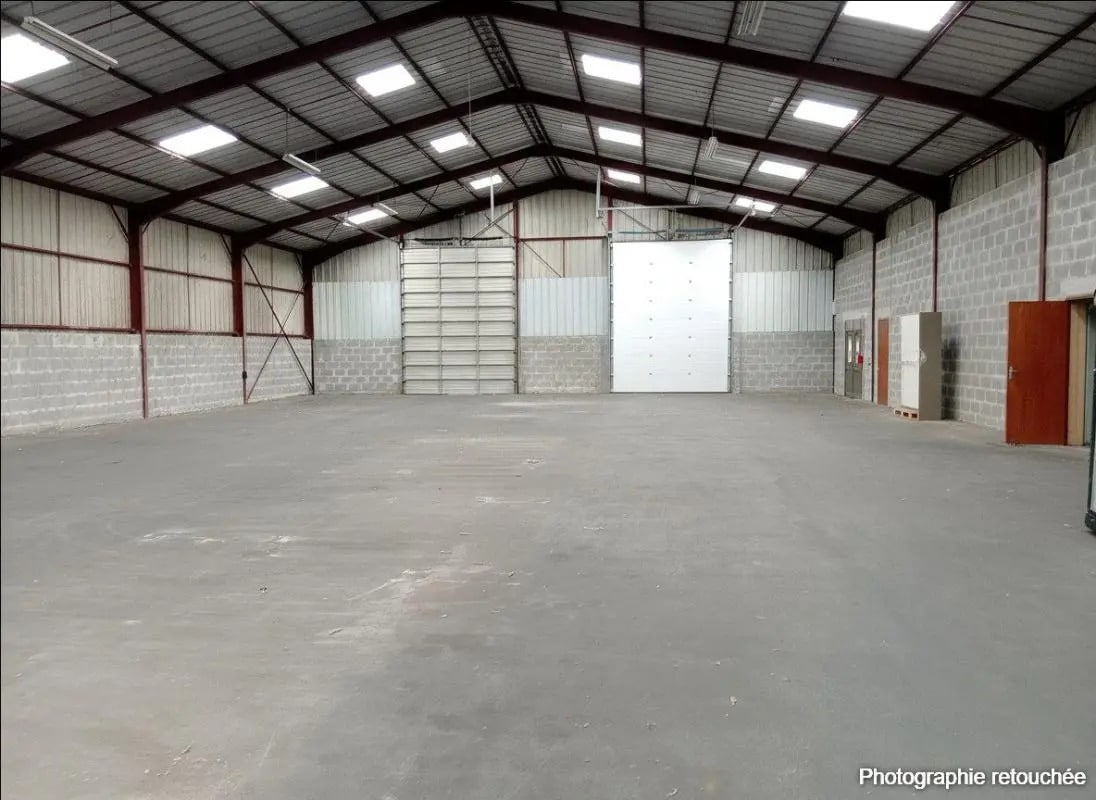 Local d'activités dans Artigueloutan à vendre Photo de l’immeuble– Image 1 sur 2