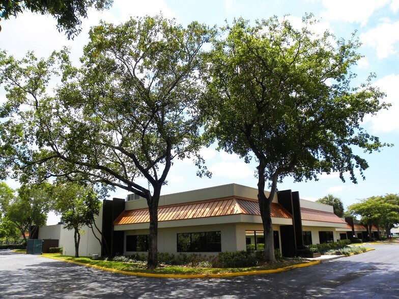 6400-6472 NW 5th Way, Fort Lauderdale, FL à louer - Photo de l’immeuble – Image 2 sur 3